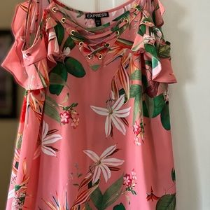 Perfect blouse for summer!!